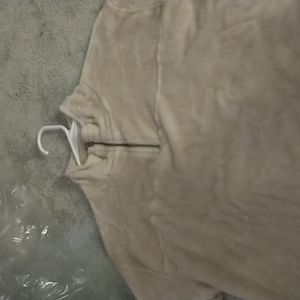 Soft creme cropped sweater